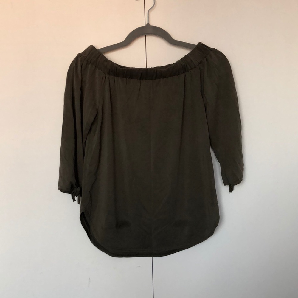 Francesca’s Off the shoulder top